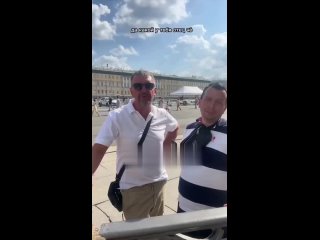 Девушка собиралась в Эрмитаж с подругой, но вместо культурного отдыха столкнулась с ужас.   У входа в музей к ней... (видео)