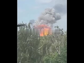 💣💥  Мощные прилёты в Шостке Сумской области    Сообщают, что по Шосткинскому заводу по производству боеприпасов... (видео)