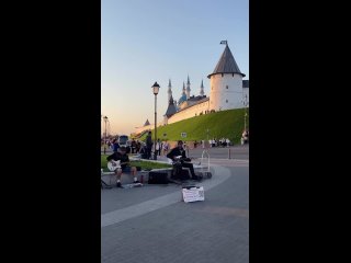 Уличные музыканты у Кремля😎 (видео)