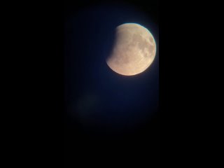 🌒 Лунное затмение над Донецком    Над Донецком разгорается редчайшее лунное затмение — тень Земли уже наползает на... (видео)