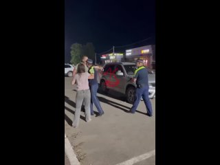 Читатели сообщают, что полицейский прострелил ногу мужчине в селе Песчаные Ковали  По словам очевидцев, мужчина начал... (видео)