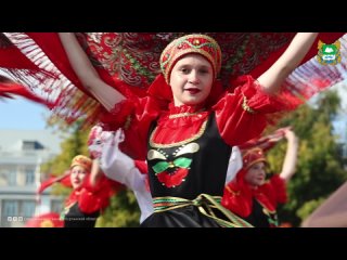 Губернатор Вадим Шумков поблагодарил артистов и участников "Александровской ярмарки", которая прошла сегодня в Кургане.... (видео)