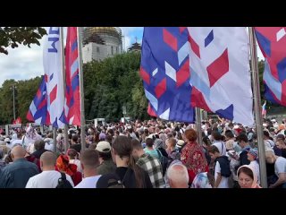 Впервые за несколько лет в Москве проводят крестный ход — тысячи верующих собрались в день празднования Собора... (видео)