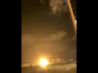 🇮🇷🚀💥 Момент прилета гиперзвуковой иранской ракеты в израильской Хайфе    Иран применил гиперзвуковую ракету для... (видео)
