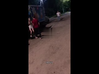Очередной "приезжий семьянин" попытался изнасиловать девушку в короткой юбке, однако был залит перцем.   Полное видео... (видео)