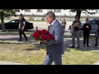 🥀 В Луганске возложили цветы к памятнику «Жертвам авиаудара ВСУ»    Глава ЛНР Леонид Пасечник, представители... (видео)
