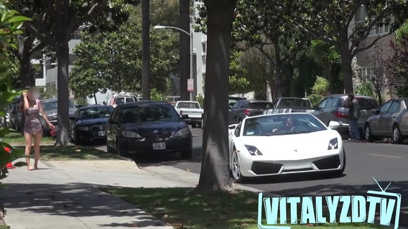 Picking Up Girls In A Lamborghini Without Talking!