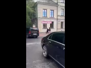 Александр Цекало с женой Дариной Эрвин и собачкой замечены на шопинге в Москве   Продюсер прилетел в российскую столицу... (видео)