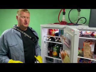 На Хохрякова, за обычной сауной, скрывался нелегальный бордель. Его легко можно было найти через интернет — номер... (видео)