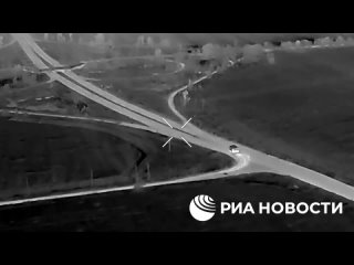 Российский мехвод под ударами вражеских дронов на МТЛБ преодолел противотанковые инженерные сооружения и успешно... (видео)