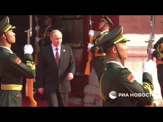 вообще история бывает циклична! Вон наши деды в ВОВ с китайцами воевали с нацистами, а сейчас наши бойцы на СВО тоже... - Вадим Починский
