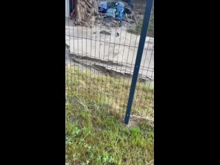 🌊 Казань уходит под воду: лодка — новый транспорт дня!  Город накрыли тропические ливни — последствия уже ощущаются по... (видео)