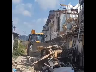 Пенсионер получил контузию после падения обломков на гаражный кооператив в Адлере. Дедушка сидел прямо у окна.  Валерия... (видео)