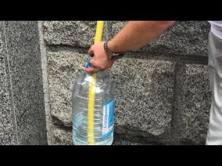 В Горловке волонтеры каждую неделю развозят жителям питьевую воду из-за перекрытого ВСУшниками канала    В Горловке... (видео)