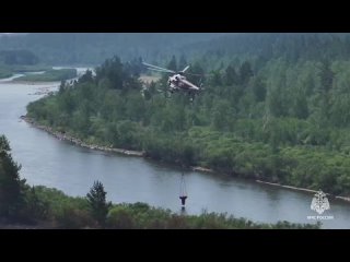Двух подростков обвиняют в поджоге леса в районе забайкальского поселка Атамановка. Пожар там тушили неделю.    Им... (видео)