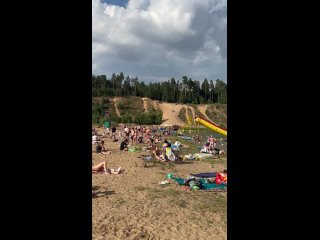 Изумрудное озеро на выходных (видео)