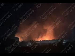 ⚠💥 Одесса — серия мощных взрывов    Цели в районе Одессы под массированной атакой БПЛА.    Сообщают о порядка 20... (видео)