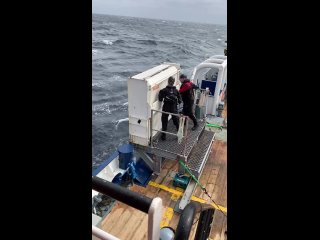 Тестирование прототипа спасательного плота вместимостью 200 человек (видео)