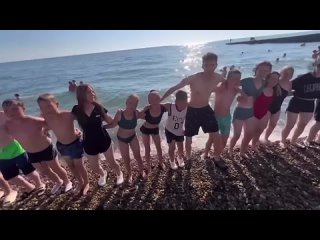 Казанские дети “взорвали” сеть клипом на песню Бьянки, снятым по пути в Сочи! 🎶🔥  Детская танцевальная команда из... (видео)