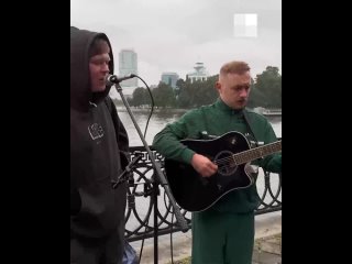 «Я честно говорю: все, наверное, офигеют от жизни».  Группа «Комната Культуры» устроила внезапный концерт на Плотинке.... (видео)