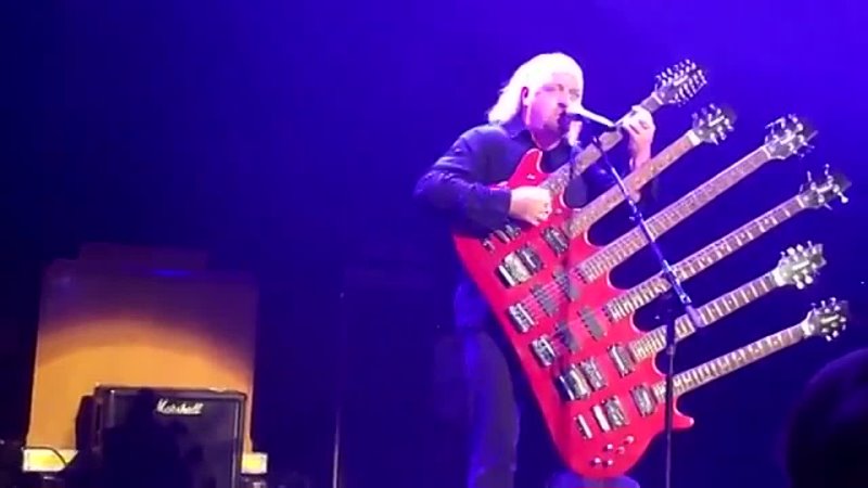 Bill Bailey playing his 6 neck
