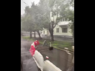 Сегодня в Кургане льет как из ведра. (видео)