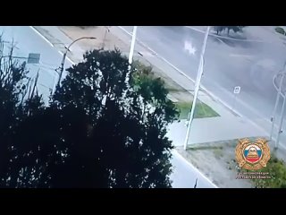 😱ОСТОРОЖНО, ЖЕСТКИЕ КАДРЫ 18+    «Ауди» снесла электросамокат с подростками в Ростовской области    Страшное ДТП... (видео)