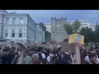 The Economist: Толчком к быстрому принятию закона против НАБУ могло стать начало расследований в отношении приближённых... (видео)
