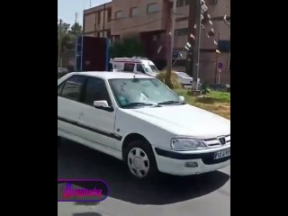 В Иране вооруженные боевики устроили атаку на здание суда — есть погибшие и раненые    В иранском городе Захедан на... (видео)