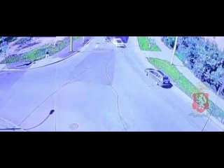 В аварии на перекрёстке Краснофлотцев и Донской пострадали три человека. Ещё один человек погиб.    По данным ГИБДД,... (видео)