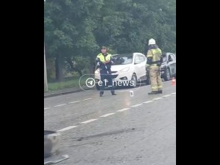 В Екатеринбурге легковушка насмерть сбила мотоциклиста    Всё случилось на улице Титова около пяти часов вечера. За... (видео)