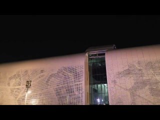 ✨На фасаде ледовой арены тестируют архитектурную подсветку!  Специалисты настраивают световое оборудование, сценарии... (видео)