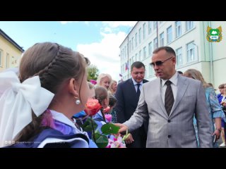 Сегодня, 1 сентября, губернатор Вадим Шумков поздравил с началом учебного года учеников отремонтированной 31-й гимназии... (видео)
