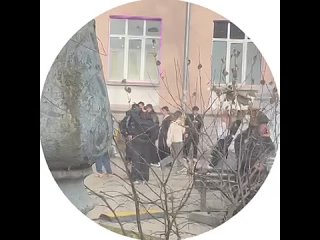 Звезду сериала «Слово пацана» Вячеслава Копейкина заметили в Екатеринбурге.  Он находится на съёмках у «Коляда Театра».... (видео)