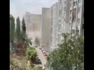 ⚡️Взрыв газа прогремел в жилом доме в Саратове, — МЧС РФ.  Обрушение произошло с 10-го по 1-й этажи, — сообщили в... (видео)