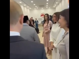 Путин и Алиев обменялись рукопожатием в Пекине. Лидеры России и Азербайджана встретились на торжественном параде в... (видео)