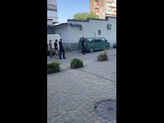 Ещё одно доказательство что всякие карате с боксом борьбой это понты,а вот бег самое то😊 - Андрей Кормилицин