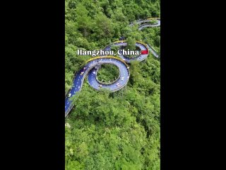 Интересный аттракцион в Китае! (видео)