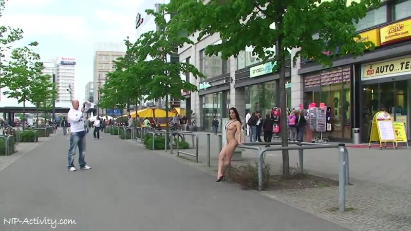 Nude in Public Silena