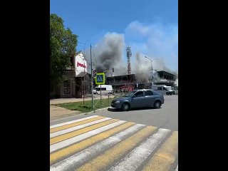Универмага в Новошахтинске больше нет. Большая часть здания сгорела дотла. (видео)