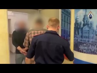 В Петербург вернули мужчину, который в 2020 году во время бракоразводного процесса похитил дочь. Он выехал с девочкой... (видео)