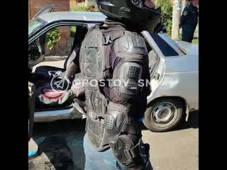 Жесткая авария произошла на Белорусской в Ростове   В результате ДТП сильно пострадал мужчина. Спасателям пришлось... (видео)