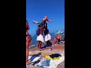 Как дикари , негра увидели 😂 - Евгений Малий