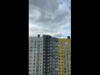 😱Вот это страсть к ощущениям! В Анкудиновском парке дети перелезали через ограждение на уровне 22 этажа, чтобы попасть... (видео)