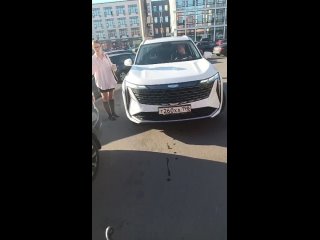 Кантемировская 5, пешеходам приходиться ждать по несколько минут пока проедут господа автолюбители по пешеходной части... (видео)