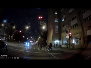 От лица велосипедистов заявляю: это не наш. Фиксеры в принципе отличаются весьма своеобразным поведением на дороге. - Александр Николаев