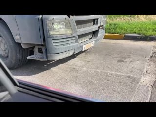 Живу за городом, каждый день езжу в город и обратно по Новоприозерскому шоссе. Практически у всех грузовиков, которые... (видео)