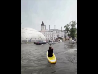 🏄♀Москвичка пересела на сапборд после ливня — и правильно сделала    После мощного ливня столичные улицы временно... (видео)