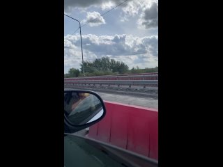 Ремонт Омского моста  Федеральная трасса и один (!!!) рабочий с совковой лопатой! Огромные пробки в обе стороны! Стоят... (видео)