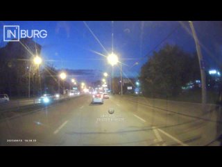 Подписчик сообщил, что на улице Щербакова мужчина упал на проезжую часть, едва не попав под колеса автомобилей  Все... (видео)